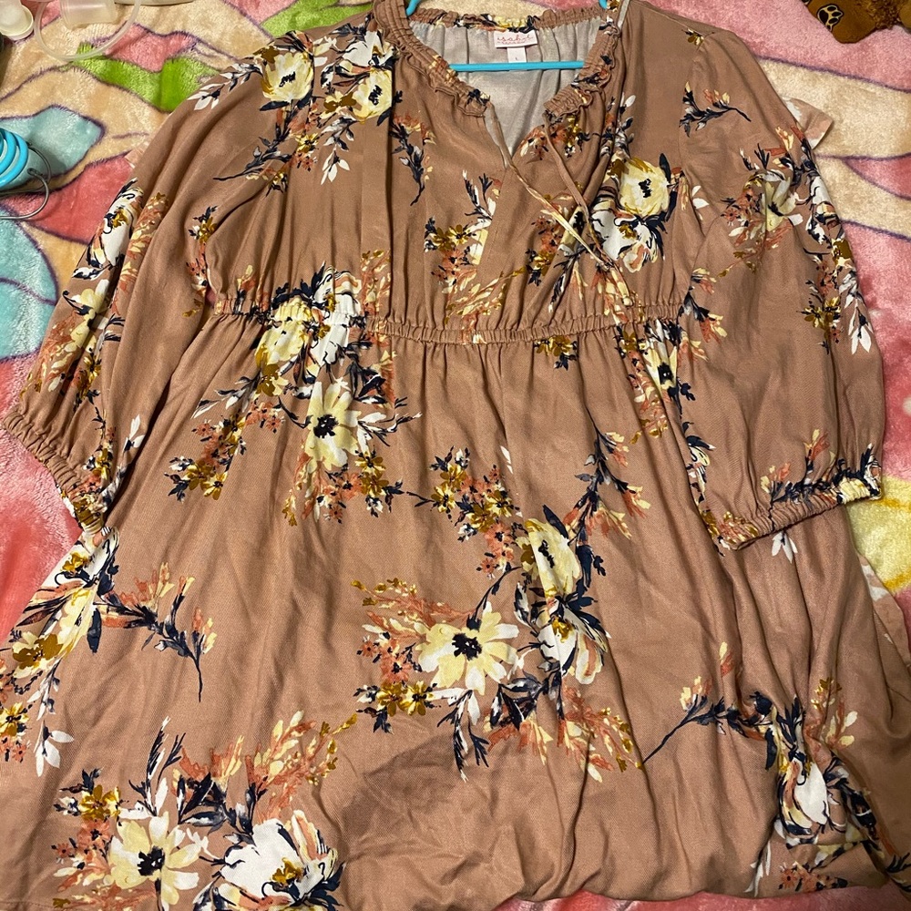 Maternity floral blouse